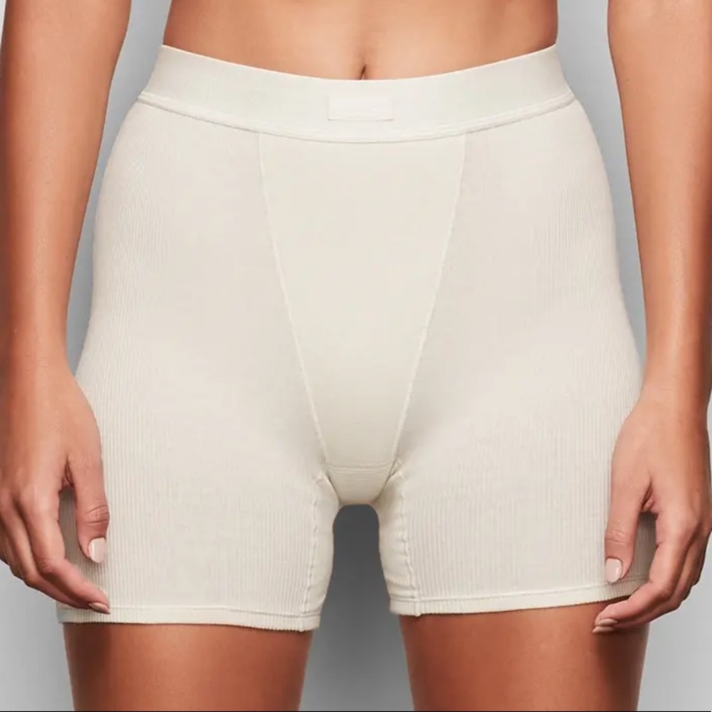 💞SKIMS💞 Bone White Ribbed Boxer in S
